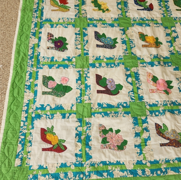 Vintage quilt, 88x73, high heel theme - Picture 3 of 6